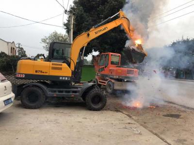 尾臂吊作業(yè)現(xiàn)場